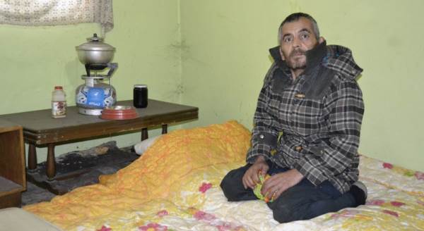 Sefalet içinde yaşam savaşı veriyor...