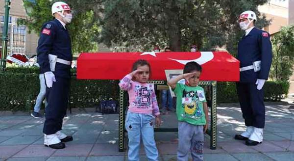 Şehit babaya iç yakan veda