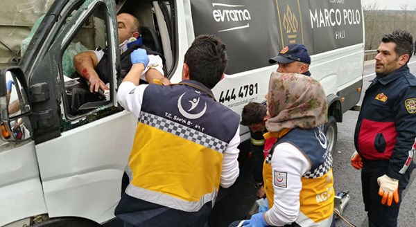 Sıkışan sürücü güçlükle kurtarılabildi!