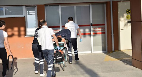 Silahlı ve bıçaklı kavga: 3 yaralı 