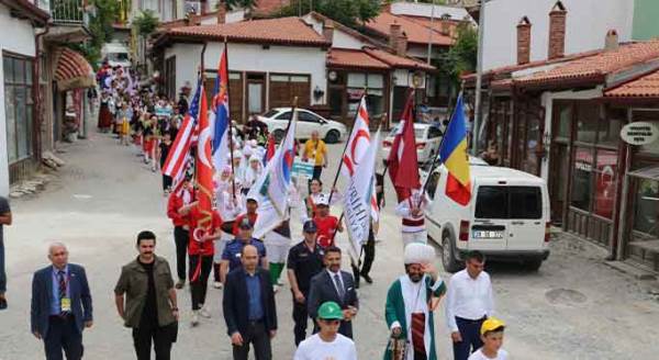 Sivrihisar sokaklarında renkli görüntüler!