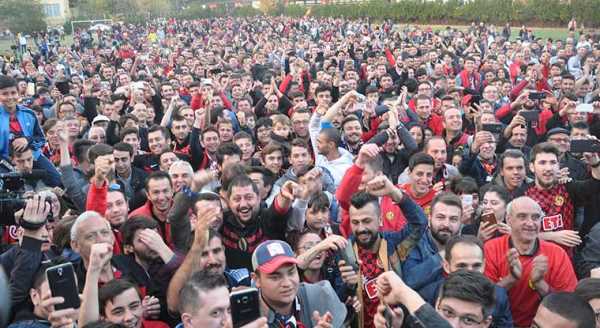 Siz bizi şampiyon olunca görün