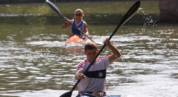 Sporcular Kurtuluş Günü için kürek çekti
