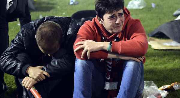 Taraftar hüngür hüngür ağladı