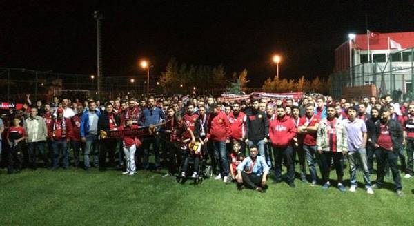 Taraftarın başlattığı nöbet devam ediyor