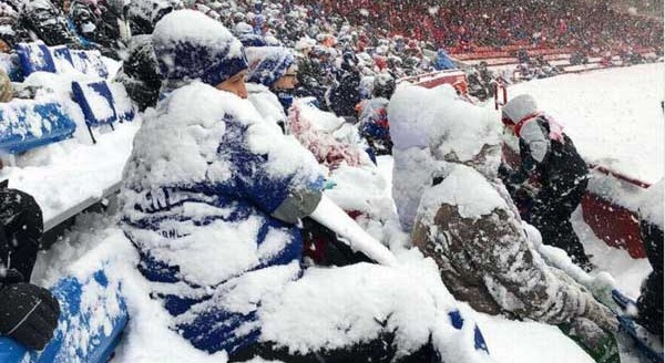 Taraftarlar kardan adama döndü!