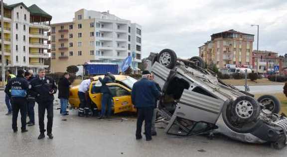 TRAFİK KAZASI: 8 YARALI
