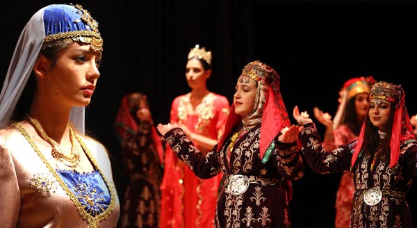 Türk gelinlikleri büyük ilgi gördü