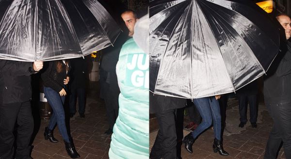 Ünlü oyuncunun şemsiyeli kaçışı