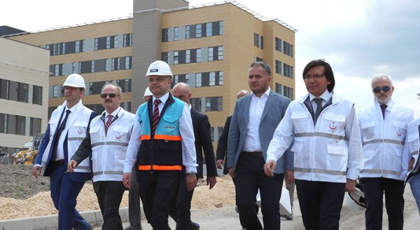 Vali Çakacak Şehir Hastanesi'ni inceledi