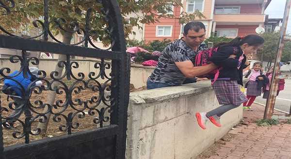 Velilerin çocuklarıyla tehlikeli oyunu