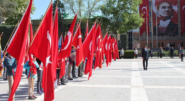 Vilayet Meydanında 23 Nisan töreni