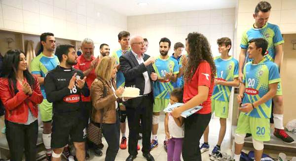 Voleybolcuların Kazım Kurt’a hediyesi galibiyet oldu