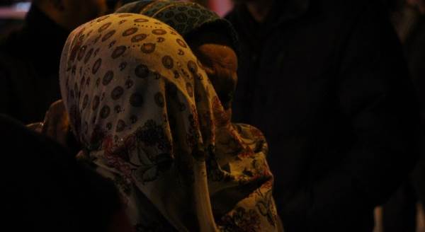 Yangında işletmesi hasar gören kadın gözyaşlarına hakim olamadı