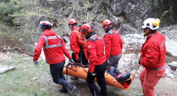 Yaralanan kadını AKUT kurtardı