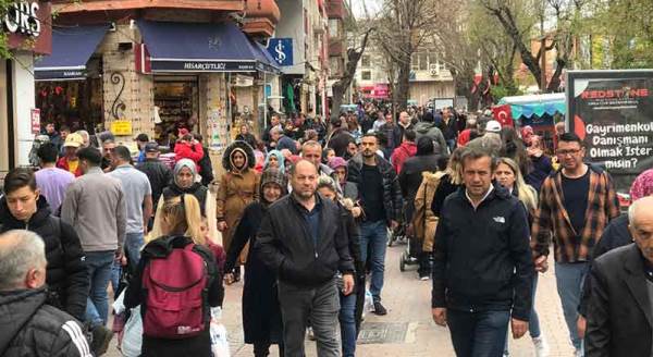 Yarış 2 parti arasında!