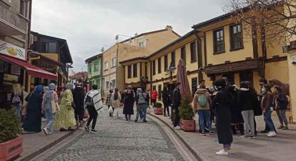 Yasaklı Eskişehir'de sokakları onlar doldurdu