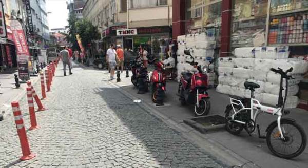 Yaya değil, motosiklet yolu!