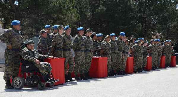 Yemin ederek bir günlük asker oldular