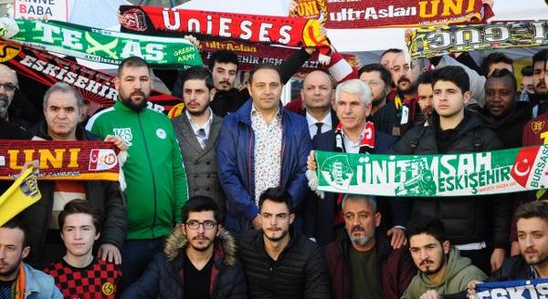 Yüzlerce taraftar Eren ve Mert için toplandı