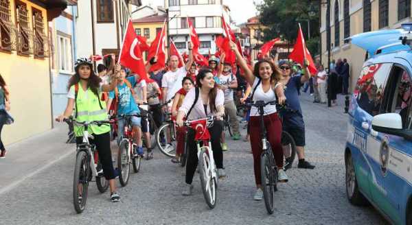 Zafere pedal çevirdiler