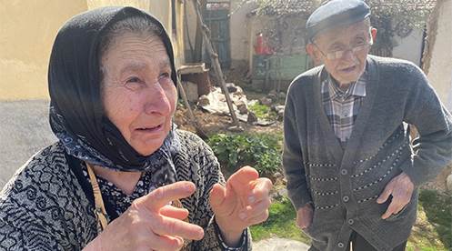 ‘Üzümlerini’ Paylaşacak Çocuklarını Bekliyor