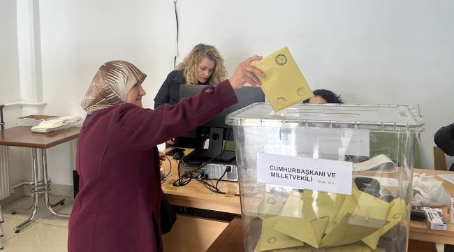 50 YIL SONRA İLK DEFA OY KULLANDI