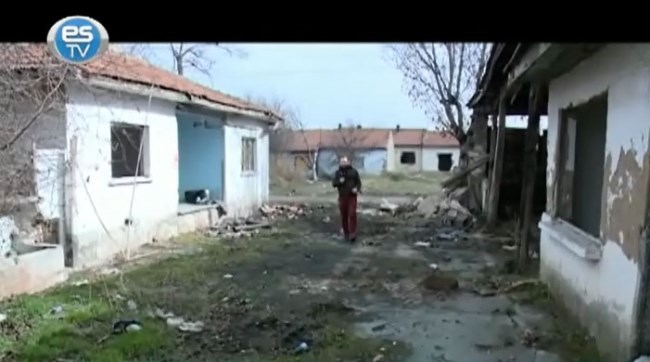 8 metruk ev yıkıldı