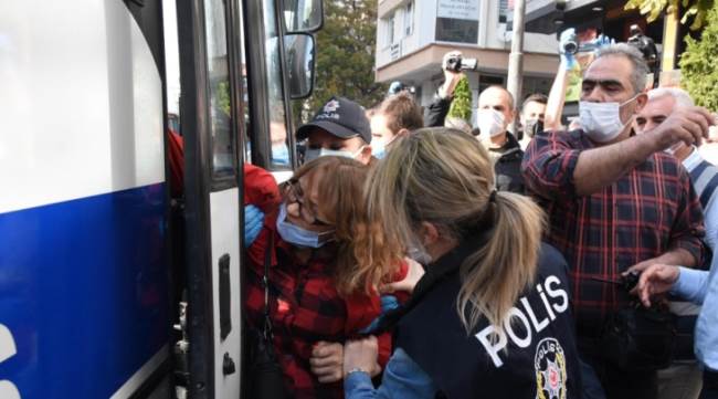 Açıklama yapmak isteyen dokuz kişi gözaltına alındı