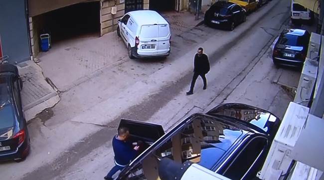 AĞZINDA SİGARAYLA ADAM VURDU