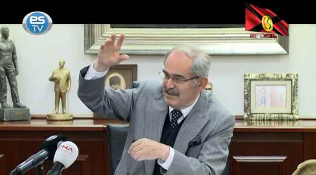 AKP'li üyeler robot gibi