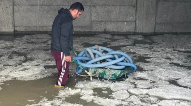 Aniden bastıran dolu kış aylarını aratmadı