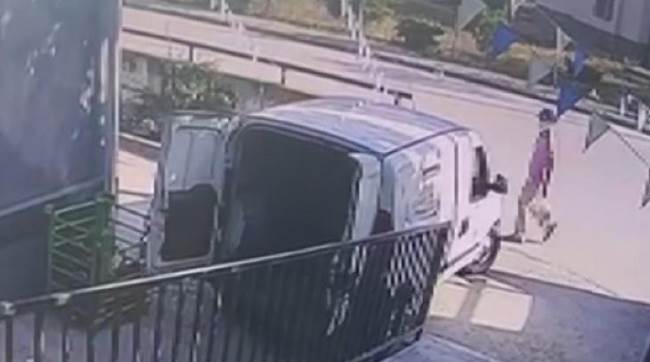 ARACINI SANİYELER İÇİNDE SOYDULAR