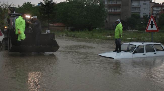 Araçlar ve vatandaşlar mahsur kaldı