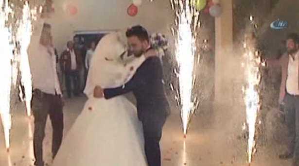 Arkadaşlarından gelin ve damada sürpriz