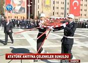 ATATÜRK ANITINA ÇELENKLER SUNULDU