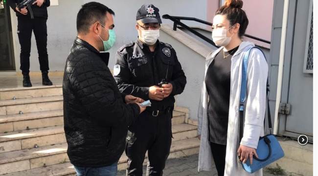 ATM’de unutulan yüklü miktardaki parayı sahibine teslim etti