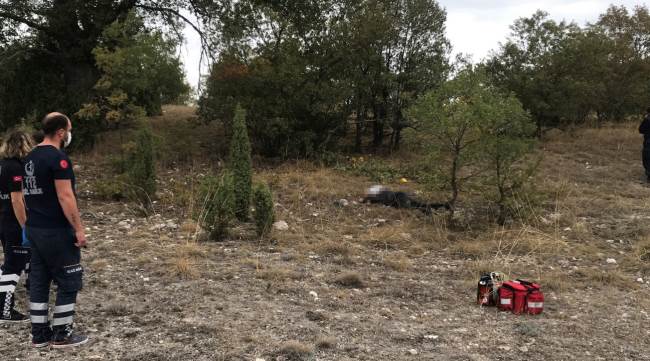 Av tüfeğiyle vurulmuş halde ölü bulundu