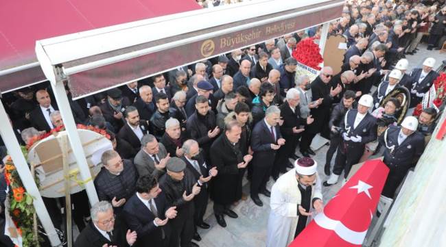 AYDIN ÜNLÜCE SON YOLCULUĞUNA UĞURLANDI