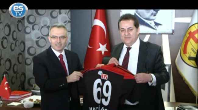 Bakan Ağbal'a Es Es forması hediye edildi