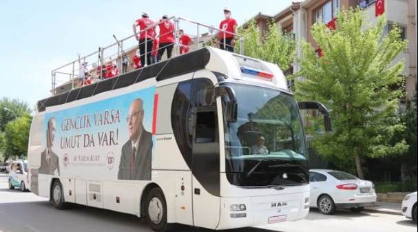 Bando takımı otobüsle odunpazarı caddelerinde dolaştı