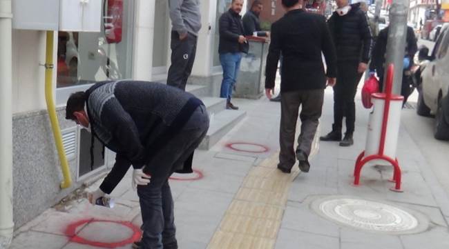 Banka önlerinde 1 metre kuralı