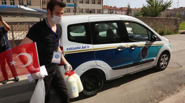 Bayraklar ve kandil simitleri Büyükşehir'den