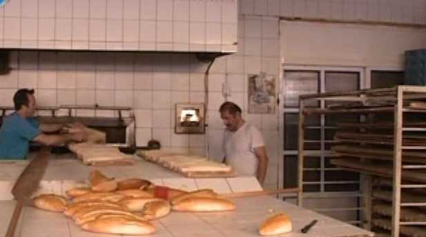 Belediyeler ekmek satmaya devam etmeli