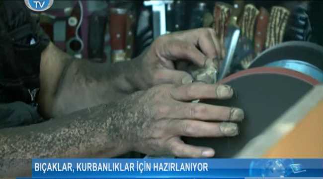 Bıçaklar kurbanlıklar için hazırlanıyor