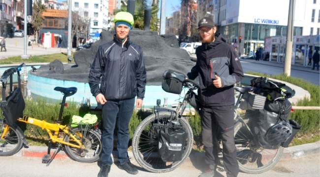 Bisikletle 57 Ülke gezdi