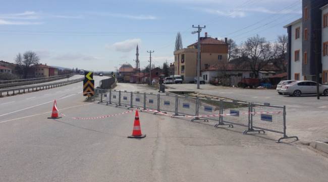 Bozüyük'ün Akpınar mahallesine giriş çıkışlar kapatıldı