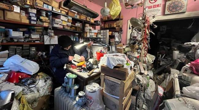 Bu dükkanı 55 yılın birikimi dolduruyor
