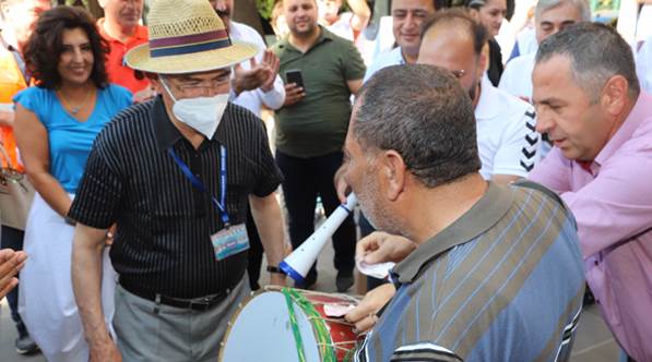 Büyükerşen'e davullu karşılama