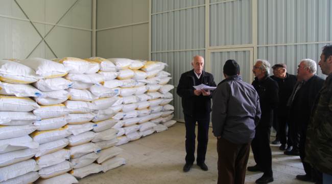 BÜYÜKŞEHİR’DEN ÇİFTÇİLERE ASPİR TOHUMU DESTEĞİ